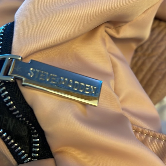 Backpack - Picture 7 of 8